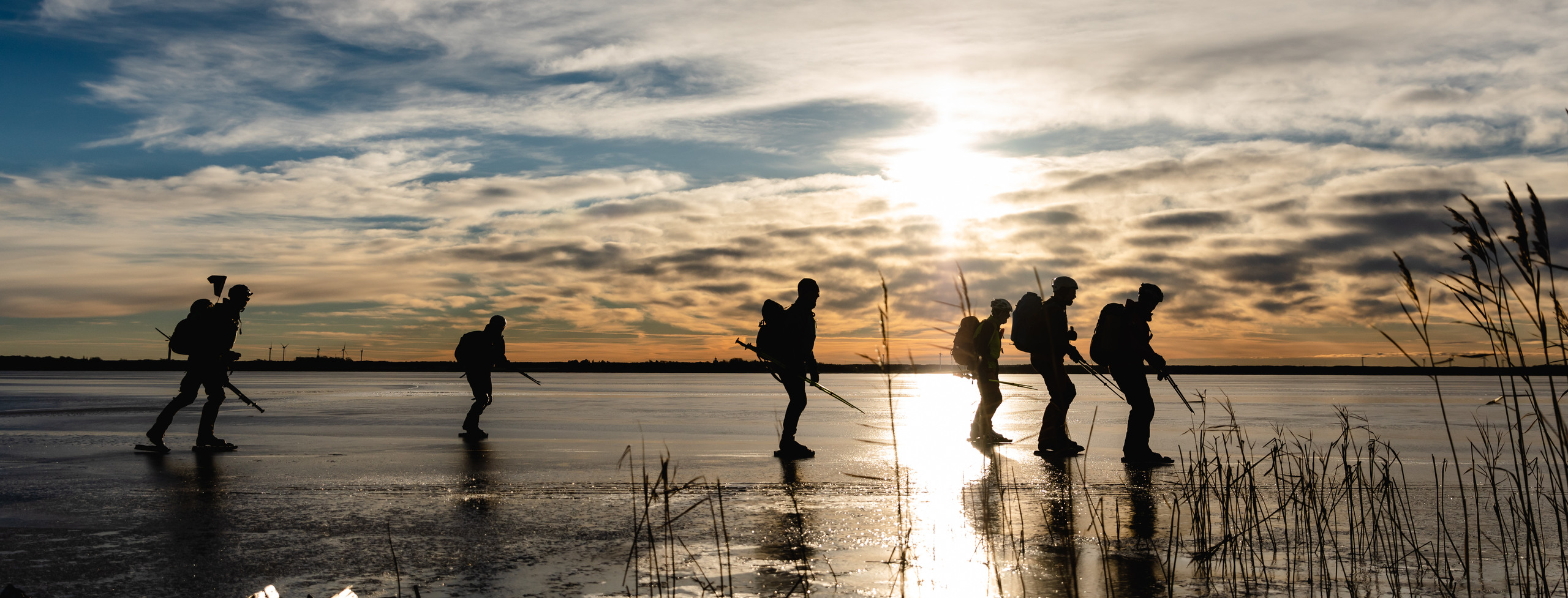 Bild visar långfärdsskidskoåkare i skärgården
