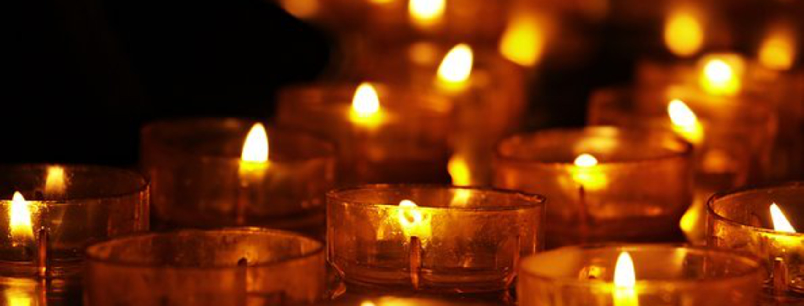 Många tända ljus